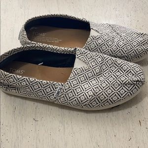 Toms women’s classic canvas shoes